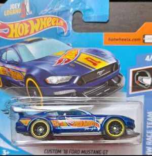 *Embalagem danificada* Hot Wheels Race Team - Custom '18 Ford Mustang GT