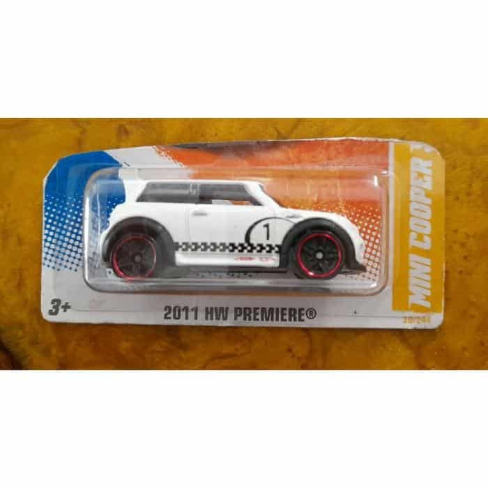 *Embalagem danificada* Hot Wheels Premiere - Mini Cooper S Challange