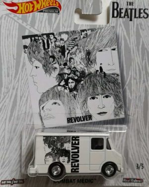 Embalagem danificada Hot Wheels Pop Culture - Combat Medic (The Beatles)